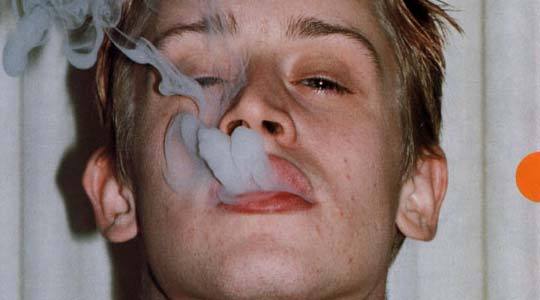 Macaulay-Culkin-smoking.jpg